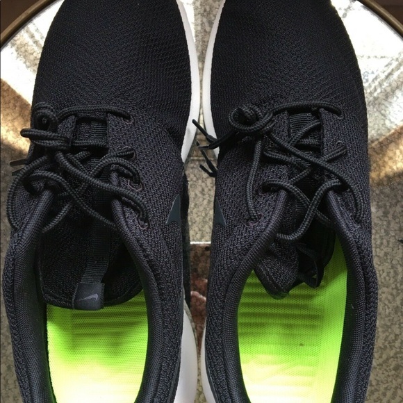 New Nike roshe’s - Picture 3 of 5